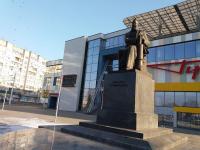 Пам’ятник Михайлу Грушевському